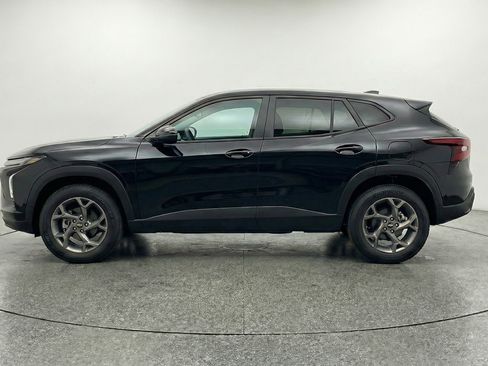 Used 2025 Chevrolet Trax LT w/ LT Convenience Package FWD image 5