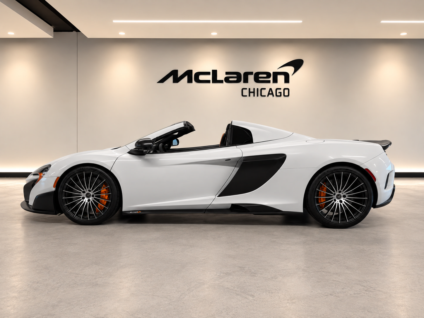 Used 2016 McLaren 675LT Spider RWD image 32