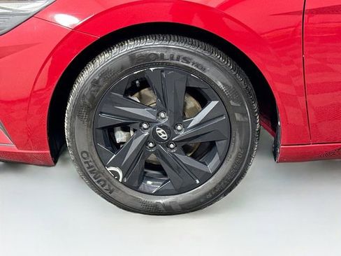 Used 2023 Hyundai Elantra SEL w/ Preferred Accessory Package image 28