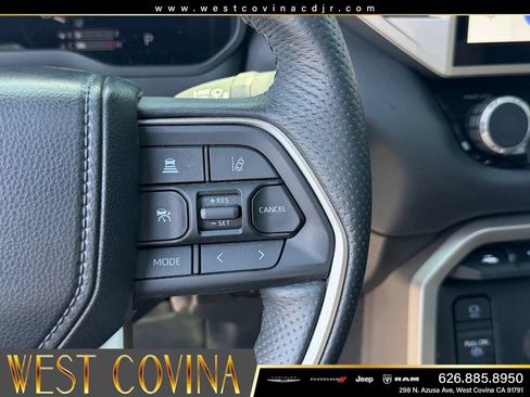 Used 2025 Toyota Tundra Limited AWD/4WD image 27