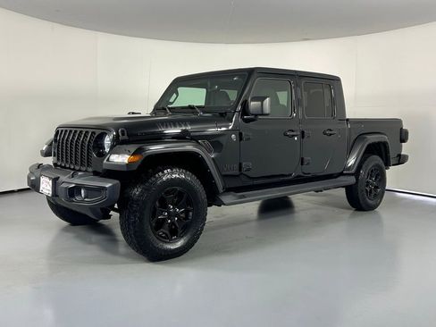 Used 2022 Jeep Gladiator Sport AWD/4WD image 3