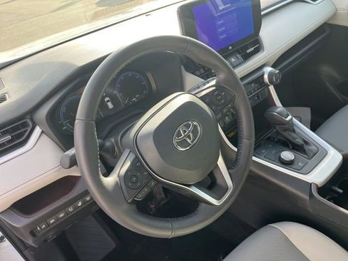 Used 2025 Toyota RAV4 Limited image 15
