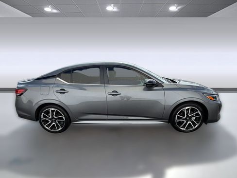 Used 2025 Nissan Sentra SR FWD image 8