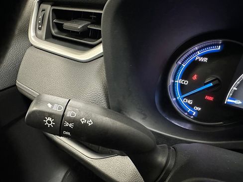 Used 2025 Toyota RAV4 LE AWD/4WD image 21