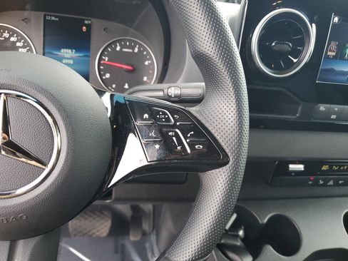 Used 2025 Mercedes-Benz Sprinter 2500 image 31