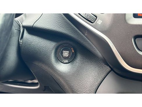Used 2020 Jeep Cherokee Trailhawk w/ Cold Weather Group AWD/4WD image 21