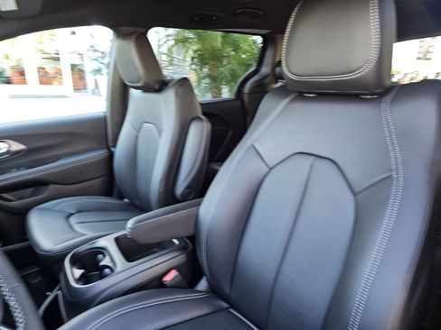 New 2026 Chrysler Pacifica Select image 24