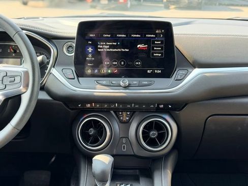 Used 2024 Chevrolet Blazer LT w/ Convenience Package FWD image 22
