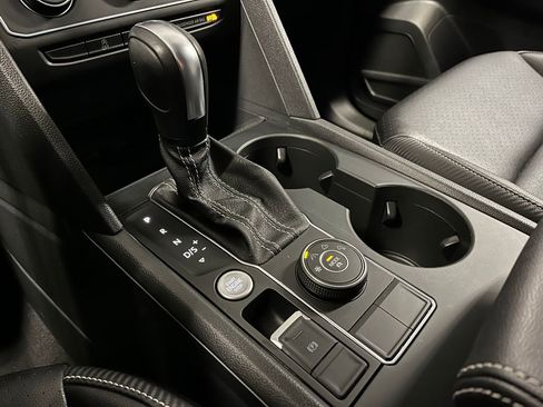 Used 2022 Volkswagen Atlas Cross Sport SE image 12