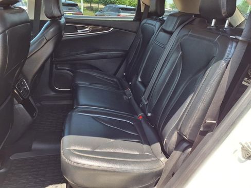 Used 2023 Lincoln Nautilus FWD w/ Premium Package image 24