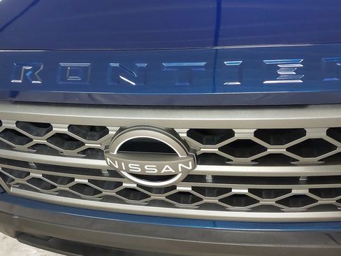 Used 2022 Nissan Frontier SV AWD/4WD image 17