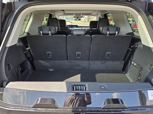 New 2025 Ford Expedition Platinum image 13