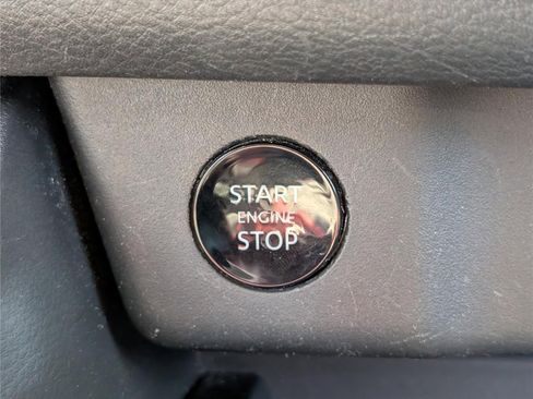 Used 2024 Nissan Rogue S image 21