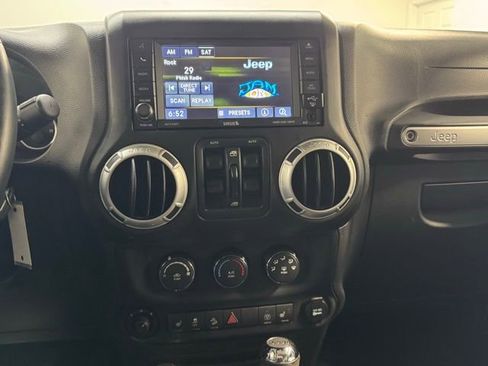 Used 2014 Jeep Wrangler Unlimited Sport image 15