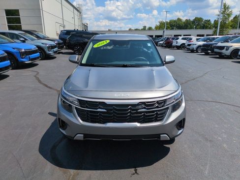 Used 2024 Kia Seltos LX AWD/4WD image 2