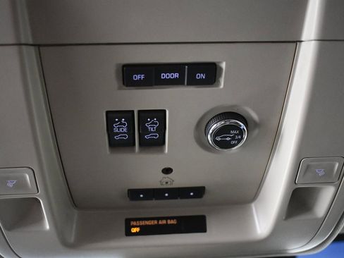 Used 2016 GMC Yukon XL Denali image 29