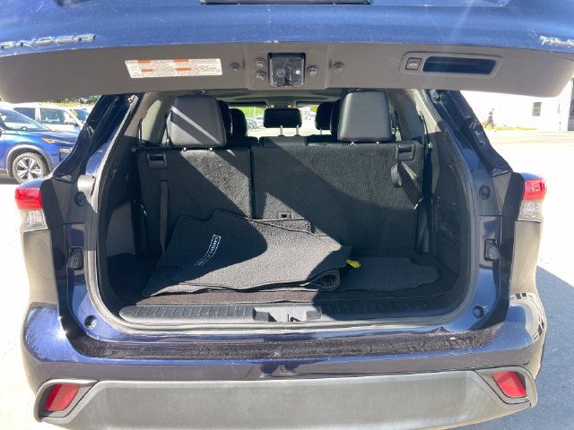 Used 2021 Toyota Highlander XLE AWD/4WD image 33