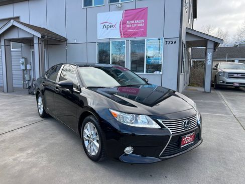 Used 2013 Lexus ES 300h w/ Luxury Pkg image 1