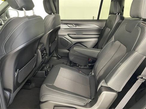 New 2025 Jeep Grand Cherokee L Laredo w/ Luxury Tech Group I image 4