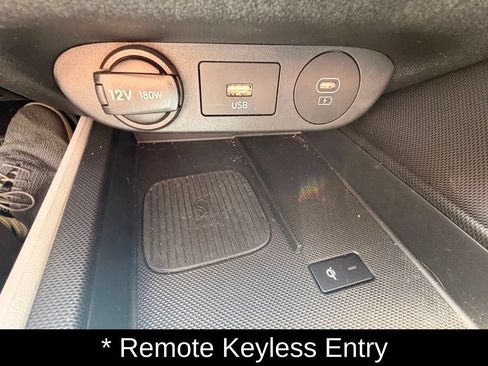 Used 2025 Hyundai Elantra Limited FWD image 25