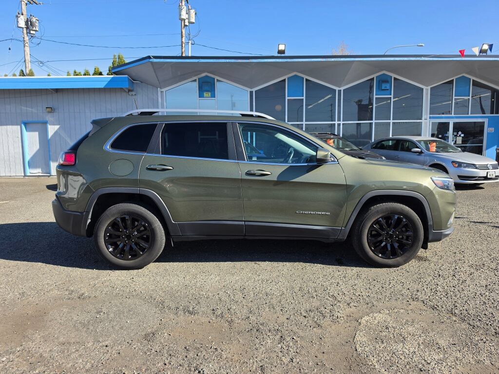 Used 2019 Jeep Cherokee Latitude Plus w/ Cold Weather Group AWD/4WD image 8