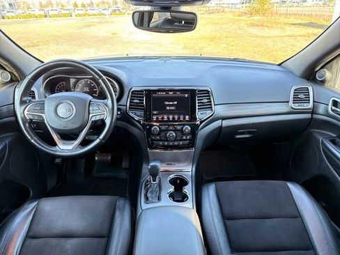 Used 2020 Jeep Grand Cherokee Altitude image 17