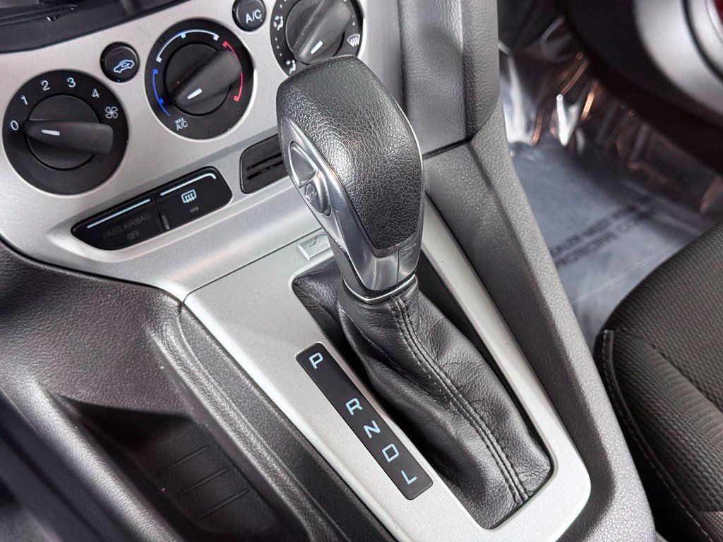 Used 2014 Ford Focus SE FWD image 16