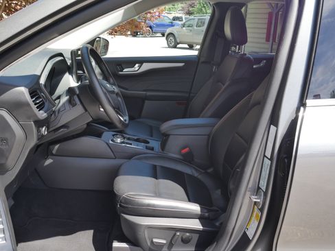 Certified 2025 Ford Escape Platinum AWD/4WD image 3