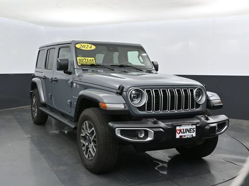 Used 2024 Jeep Wrangler Unlimited Sahara w/ Technology Group AWD/4WD image 1