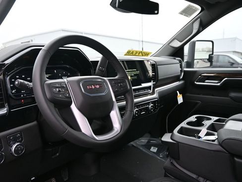 Used 2025 GMC Sierra 3500 SLE w/ SLE Value Package image 24