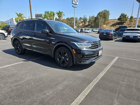 Used 2023 Volkswagen Tiguan SE R-Line FWD image 3