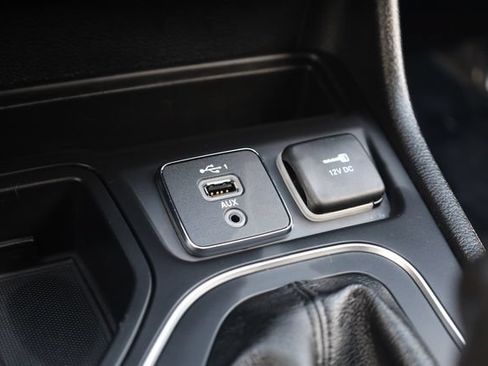 Used 2020 Jeep Cherokee Latitude FWD image 20