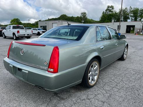 Used 2006 Cadillac DTS w/ Trunk Convenience Package FWD image 3
