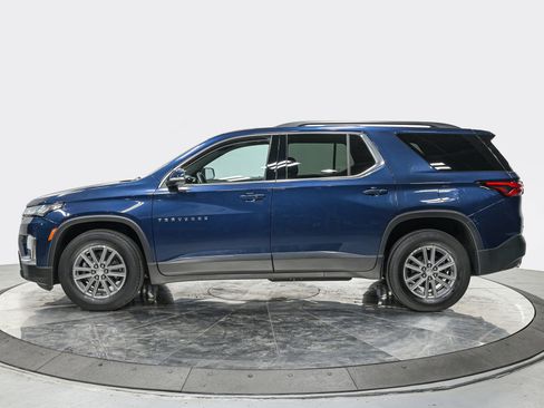 Used 2022 Chevrolet Traverse LT image 2