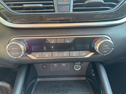 New 2025 Nissan Altima 2.5 SR w/ SR Premium Package image 13