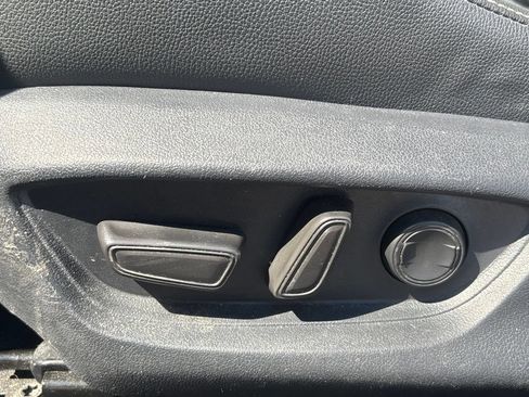 Used 2025 Toyota Camry SE FWD image 10