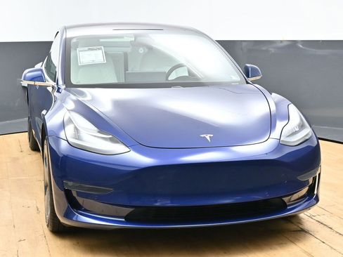Used 2019 Tesla Model 3 Standard Range Plus image 4
