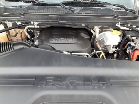 Used 2024 RAM 2500 Tradesman w/ Chrome Appearance Group AWD/4WD image 9