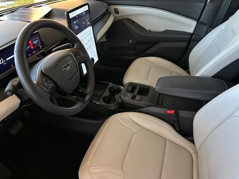 Certified 2025 Ford Mustang Mach-E Premium AWD/4WD image 9