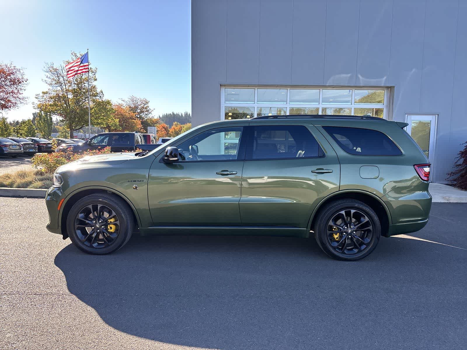 Used 2021 Dodge Durango R/T w/ Blacktop Package AWD/4WD image 2