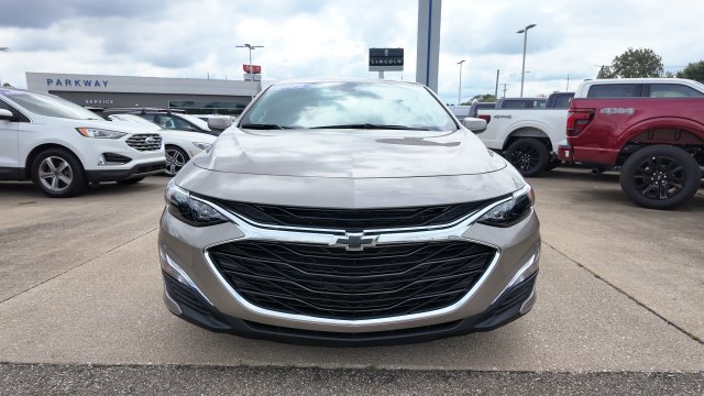 Used 2025 Chevrolet Malibu RS FWD image 2