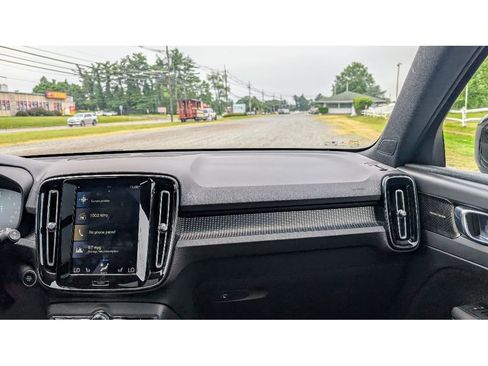 Used 2019 Volvo XC40 T5 R-Design image 28