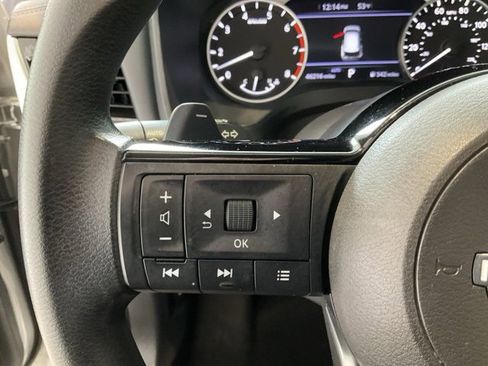 Used 2022 Nissan Rogue SV image 10