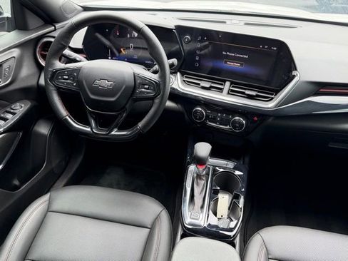 Used 2025 Chevrolet Trax RS w/ Sunroof Package FWD image 7