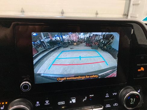 Used 2024 Toyota Highlander XLE image 35