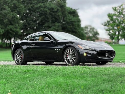 Used 2011 Maserati GranTurismo S RWD image 5