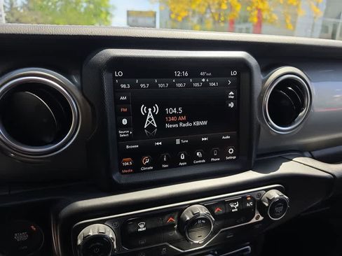 Used 2021 Jeep Wrangler Unlimited Sahara w/ Uconnect 4C Nav & Sound Group AWD/4WD image 16
