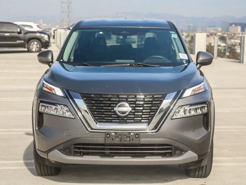 Used 2022 Nissan Rogue SV image 2