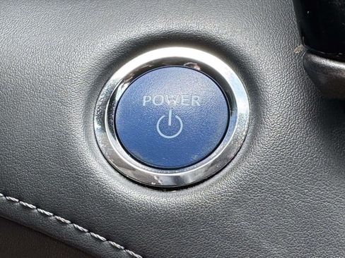 Used 2022 Toyota Highlander XLE AWD/4WD image 8