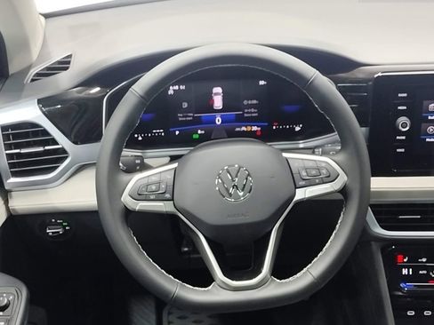Used 2025 Volkswagen Taos SE image 35